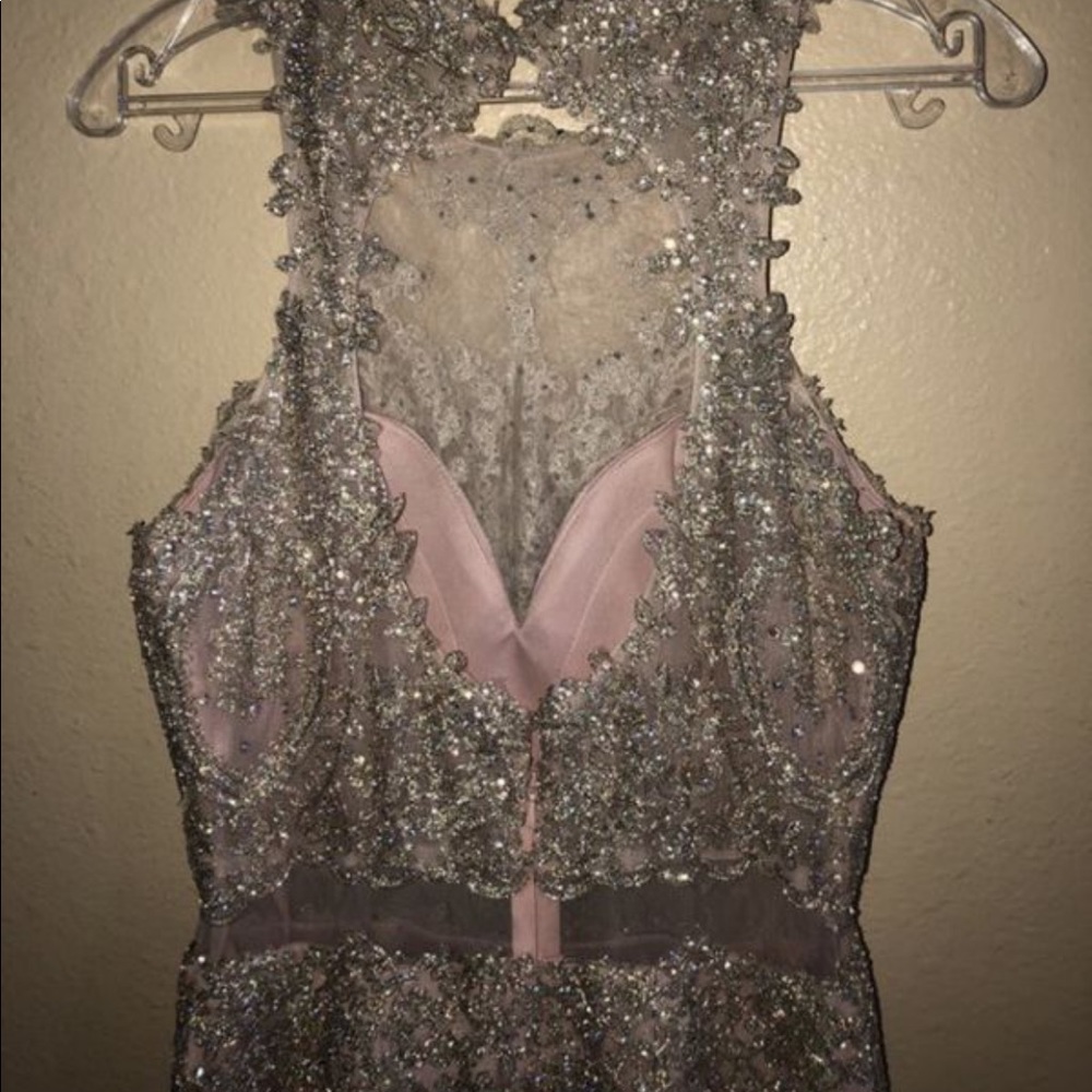 Formal dress - Picture 5 of 6